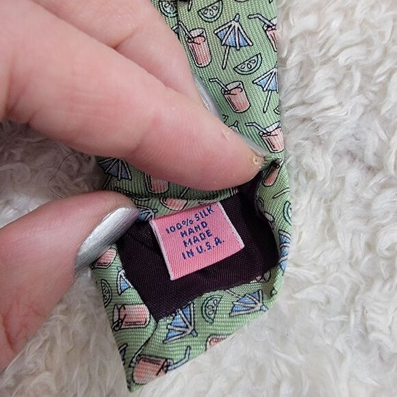 Martha’s Vineyard Vines Umbrellas Drinks On Green 100% Silk Neck Tie 57" Read - Picture 5 of 8